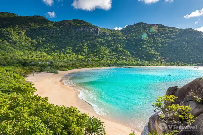 Thông tin của tour: NHA TRANG – NINH THUẬN | BIỂN XANH – SA MẠC NẮNG GIÓ – HÀNH TRÌNH CHILL (Vườn nho - KDL Natural Paradise - Hang Rái - Tắm khoáng I Resort)
